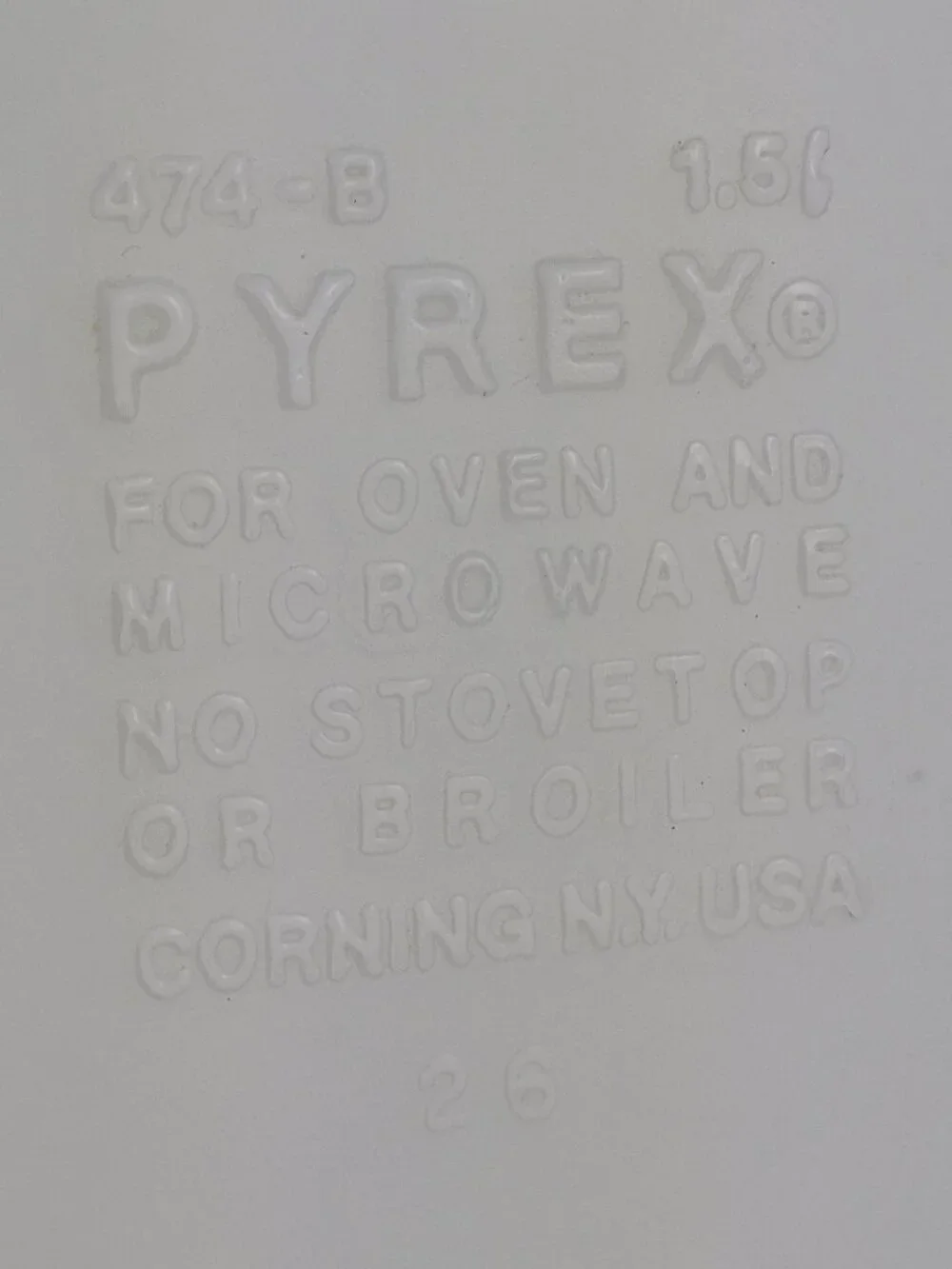 Pyrex 474-B 1.5 Quart Casserole Dish 